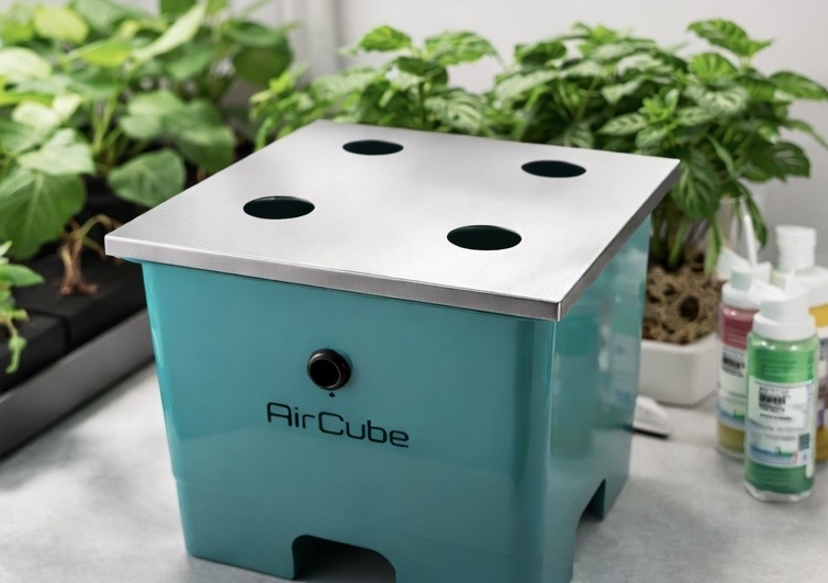 Four-hole stainless steel lid installed on AirCube-compatible bucket
